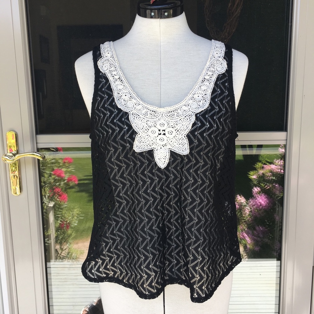 LUSH Lace tank top ⭐️